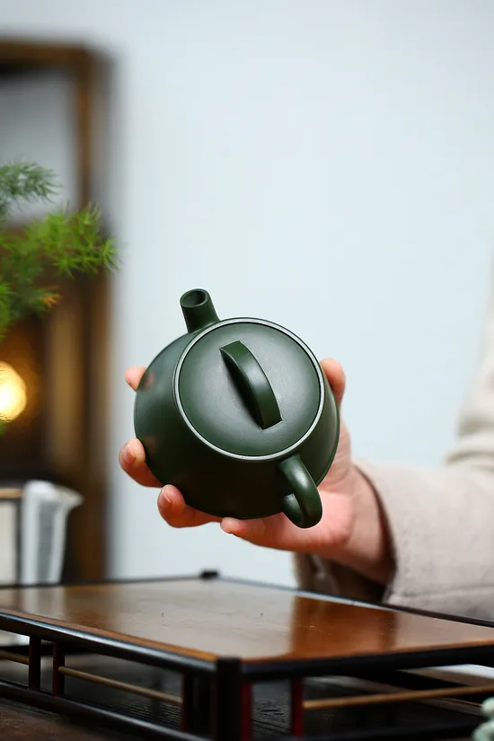 Handcrafted Yixing Zisha Teapot – Artisan Collectible Teaware 8