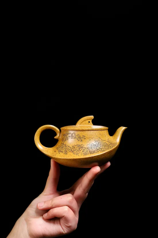 Premium Yixing Golden Clay Teapot – Handcrafted Zisha Artisan Treasure 3