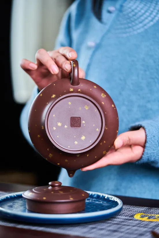 Premium Yixing Zisha Clay Teapot – Artisan Crafted Chinese Teapots 1