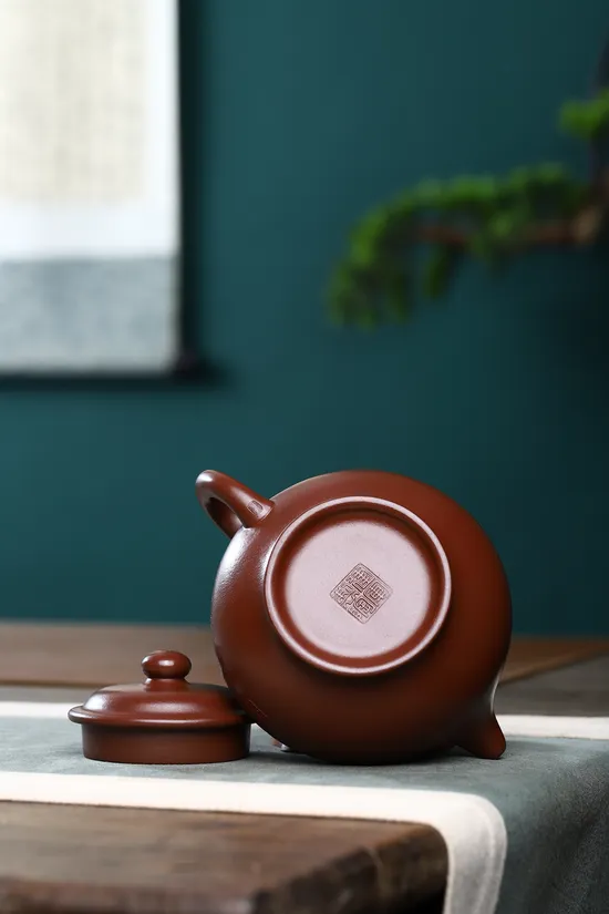 Premium Yixing Zisha Clay Teapot – Mastercrafted Collector’s Artistry 4